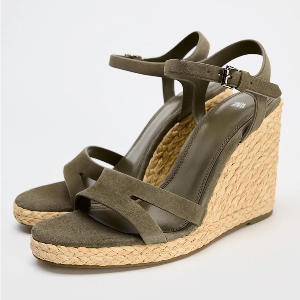 ZARA LEATHER WEDGES KHAKI GREEN
WORN ONCE SIZE 6